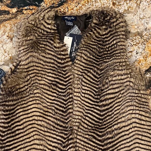 NWT Francesca's  Brown & Tan Faux Fur Animal Print Vest - SIZE LARGE - Picture 8 of 10